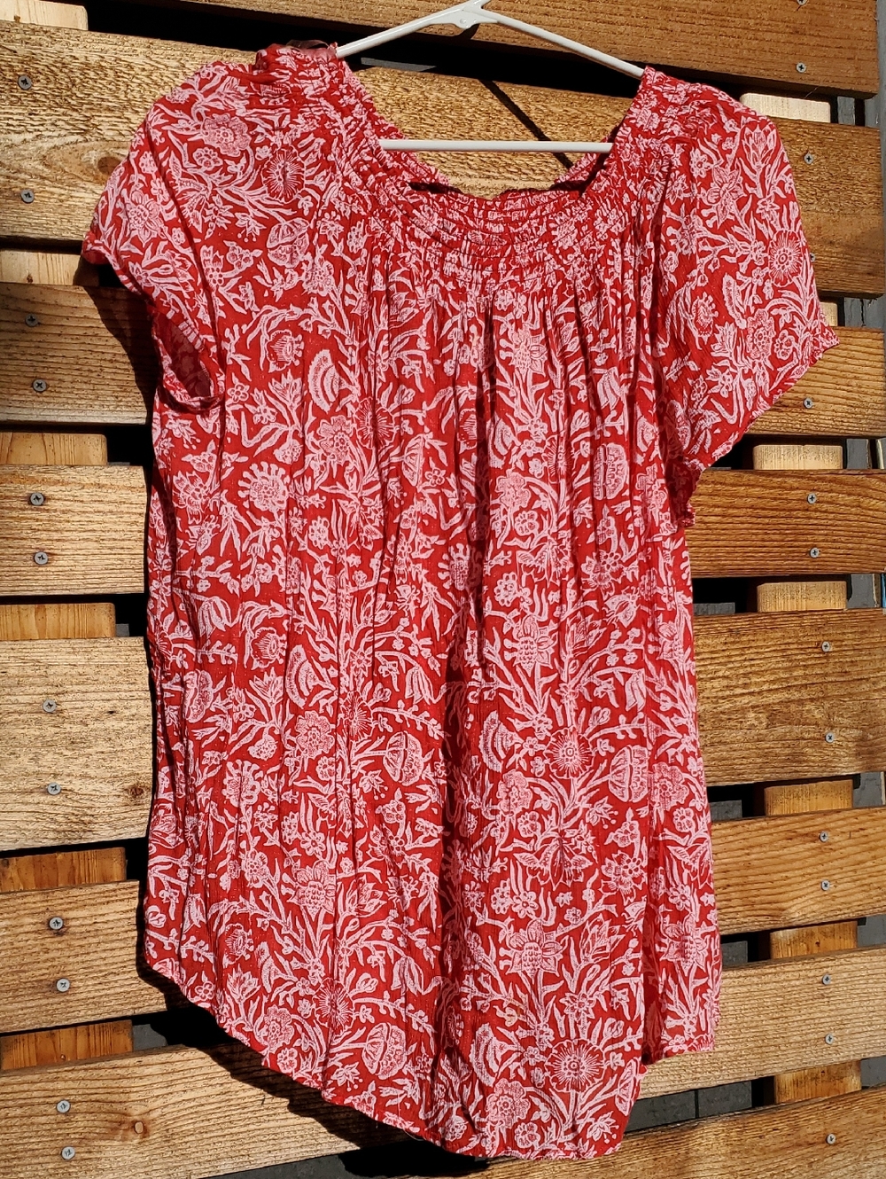 ⭐️3 For $20⭐️ Liz Claiborne Red Floral Sheer Short Sleeve Tunic